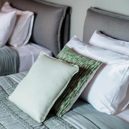 Serendipity- By Myhomeincomo アパート